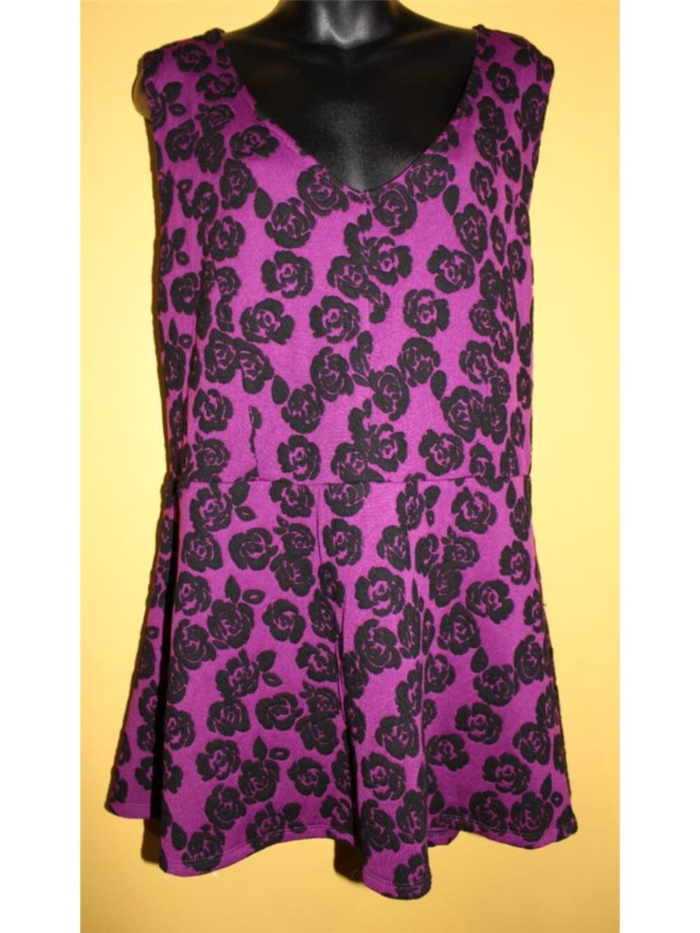 Torrid 3 Purple Black Peplum 3x Sleeveless Tank Blouse Textured Floral Print